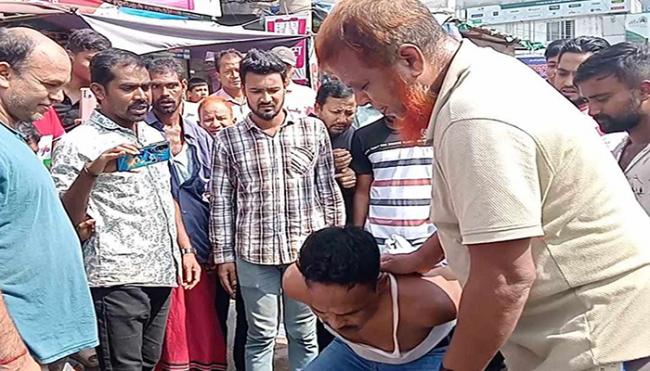 ছিনতাইকালে সিআইডির হাতে আটক ২, জনগণের উপস্থিতিতে টাকা ফেরত
