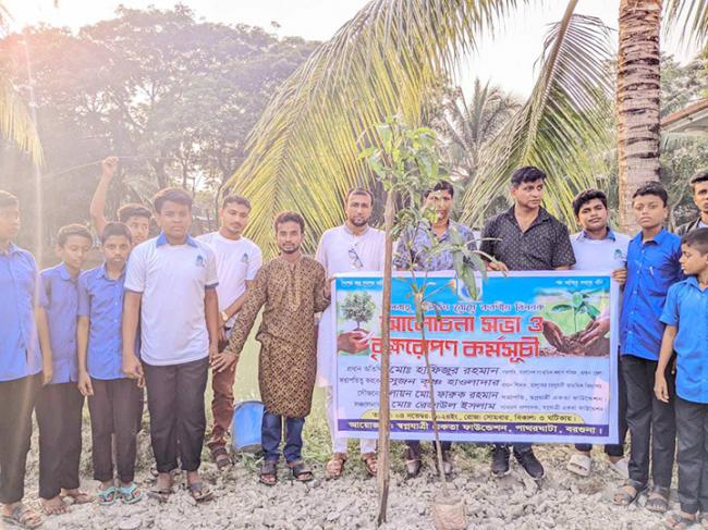 পাথরঘাটায় স্বপ্নযাত্রী একতা ফাউন্ডেশন এর উদ্যোগে বৃক্ষরোপন কর্মসূচি পালন