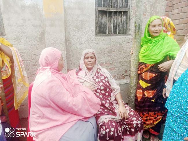 লালপুরে ট্রেনের ধাক্কায় গৃহবধূর মৃত্যু