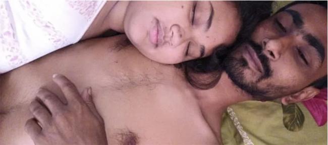 তার দ্বিতীয় স্বামী শুভর বুকের উপর প্রতারক সামসুন্নাহার