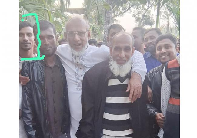 আসামী সজিবের কাধে হাত রাখছেন বিএনপি’র কেন্দ্রীয় কমিটির  নির্বাহী সদস্য আলমগীল হোসেন